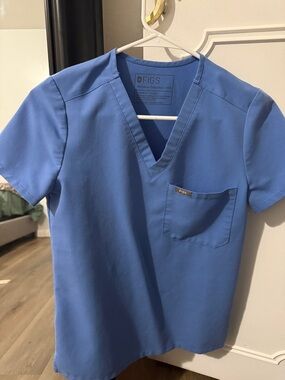 Figs V-Neck Scrub Top